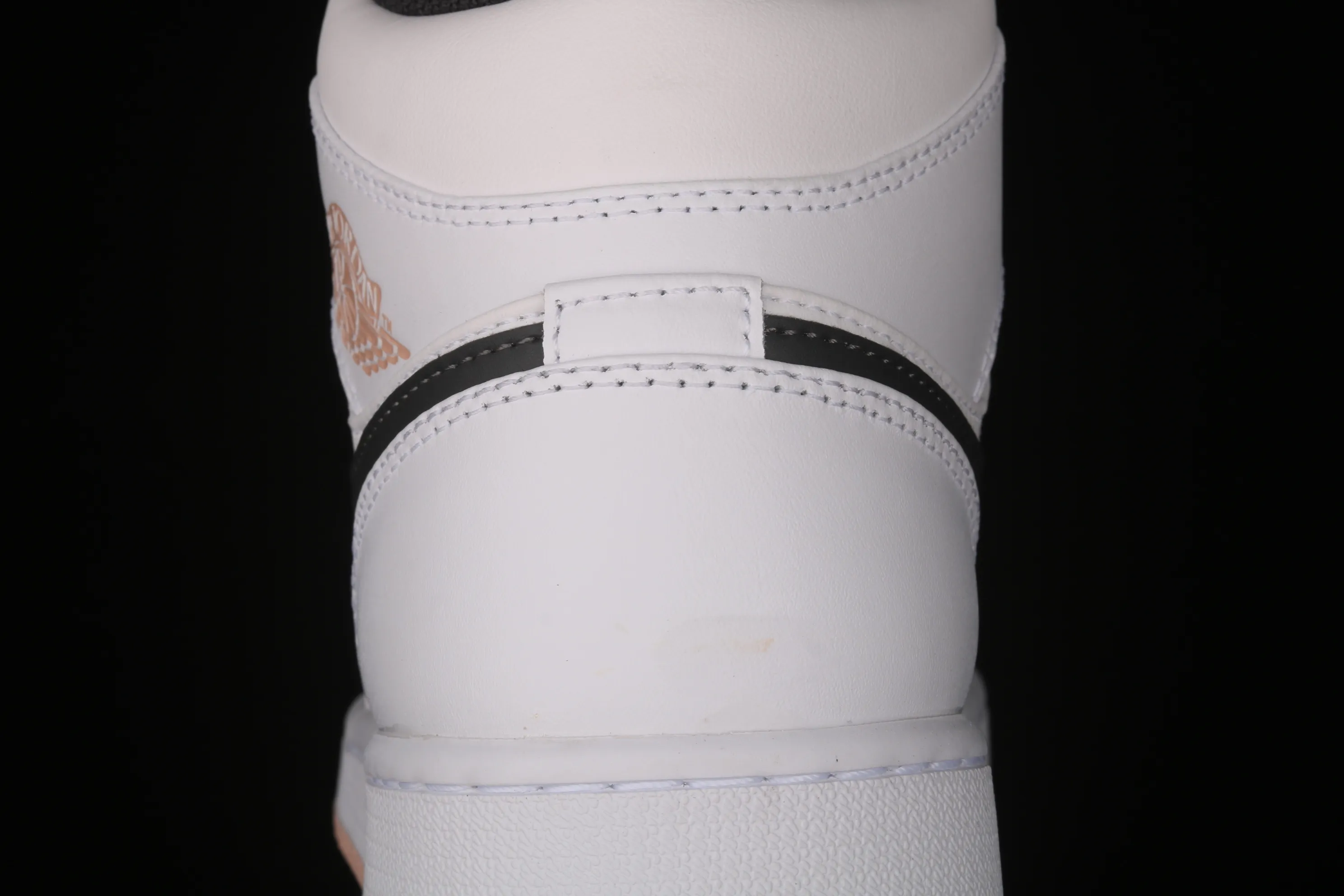 All categories Air Jordan Jordan series basketball shoes Air Jordan 1 Mid Air Jordan 1 Mid AJ1 Joe 1 white and black cherry blossom powder Zhongbang basketball shoes 554725-180